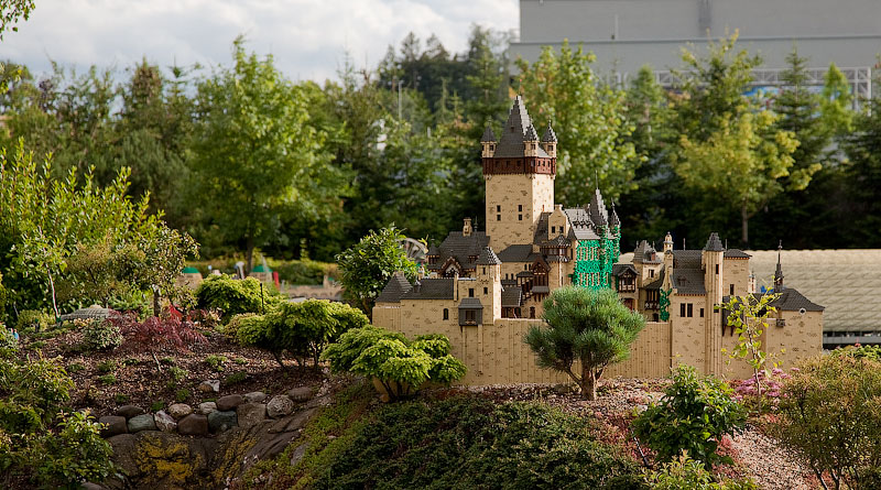 Знаменитый замок Рейхсбург в Кохеме в миниатюре