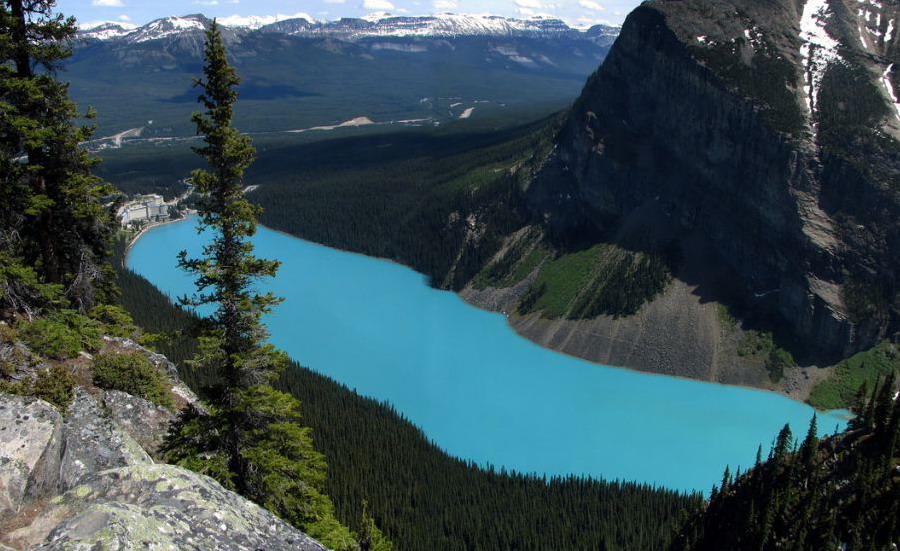 Озеро Луиза в национальном парке Банф в Канаде