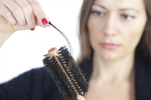 Осеннее выпадение волос – опасно или норма?