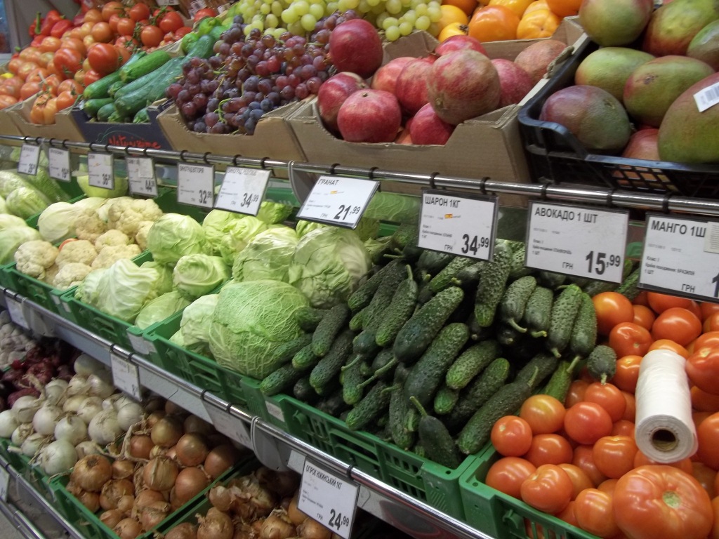 Цены на овощи 2024. Овощи и фрукты на рынке. Овощи в магазине. Магазин овощи фрукты. Продукты на рынке.