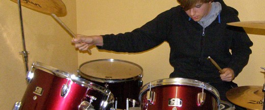 Как научиться играть на барабанах с нуля