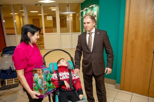 Содействие в решении жилищной проблемы ребенка-инвалида пообещал Михаил Романов