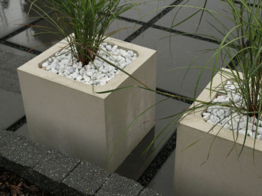 Архитектурный бетон и габионы в саду