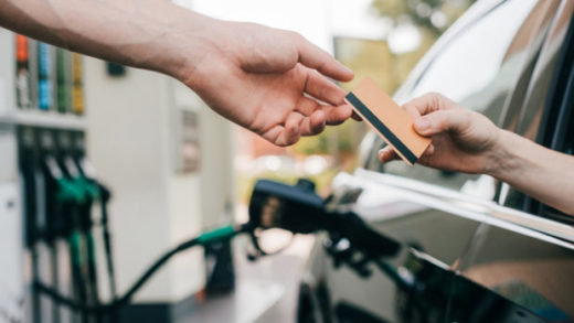 Не только для фур — зачем топливная карта службе доставки или таксопарку