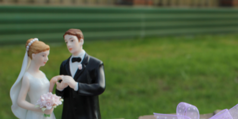 Как подарить деньги на свадьбу?