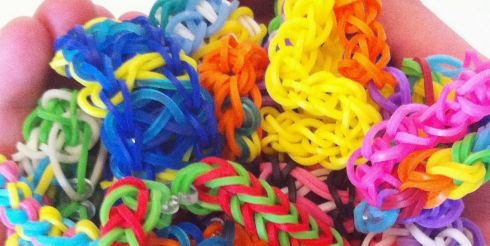 Детский набор для плетения Rainbow Loom, покоривший Америку и Европу