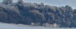 Извержение вулкана в Исландии парализовало авиаперевозки над Европой