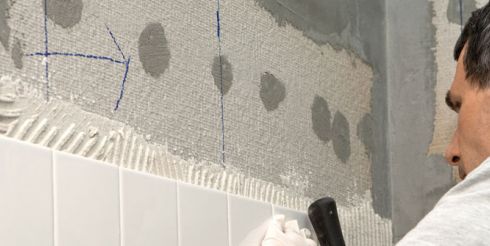 Укладка плитки в ванной комнате своими руками