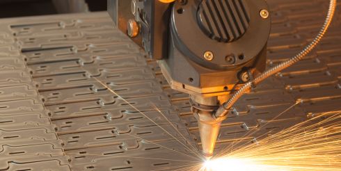 «НПП ЭлМото»: История создания лазерной резки в промышленности, а также особенности технологии обработки лазером