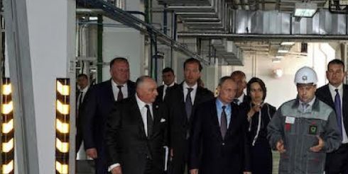 Глава холдинга «Акрон» Вячеслав Кантор получил от Владимира Путина государственную награду