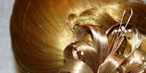 Заколки с искусственными волосами – чем их преимущества?