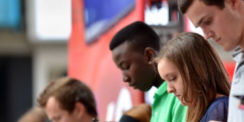 Рост влияния миллениалов: почему бизнесу следует научиться понимать цифровое поколение