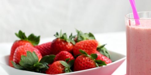 Йогурт, молоко и фрукты лучше всего подходят для перекуса