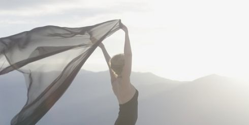 Певица AlliSSa интригует зрителей своего дебютного клипа