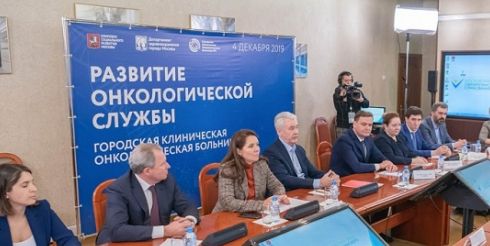 В онкологической больнице №1 провели круглый стол с участием Сергея Собянина