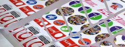 Наклейки и стикеры для рекламы и маркировки: применение и методы печати