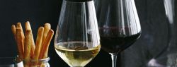 Как правильно подавать вино: советы экспертов