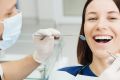 Тренды стоматологии летом 2022 года: виниры, отбеливание и имплантация и лечение во сне