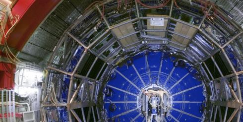 Большой адронный коллайдер не будут останавливать на 2012 год