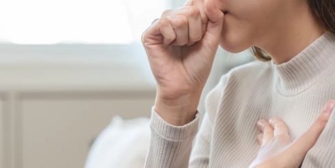 Как бороться с осиплостью голоса – ключевым симптомом нового штамма коронавируса