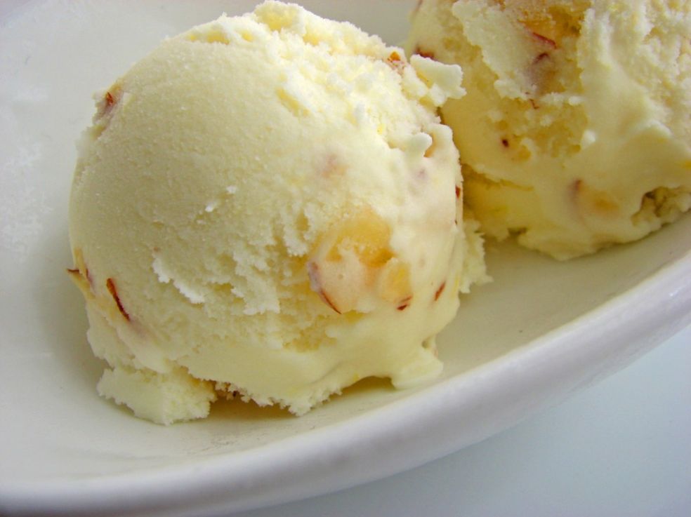 Лимонное мороженое с миндалем
