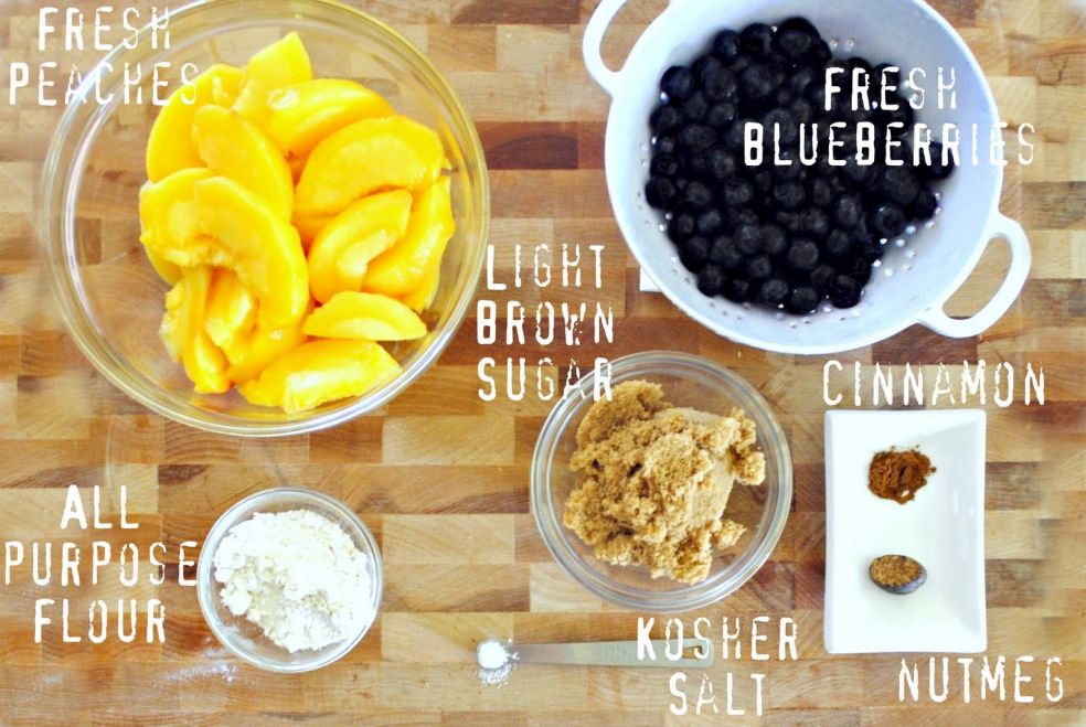 Пирог с черникой и персиками по-деревенски фото-рецепт