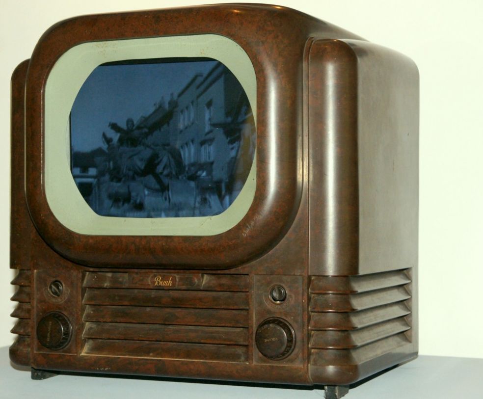 Старый британский телевизор фирмы Bush