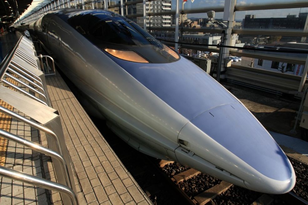 Поезд на японской станции Киото