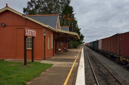 Железнодорожные станции — место расставаний и встреч